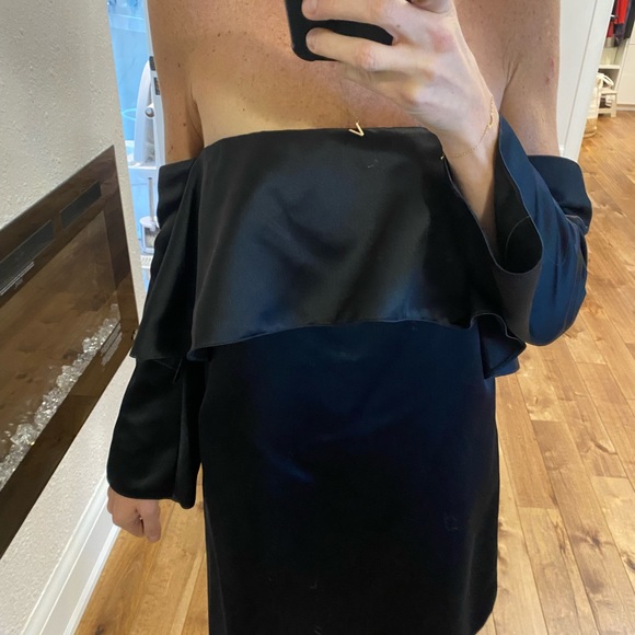 Zara off the shoulder dress - Picture 2 of 2